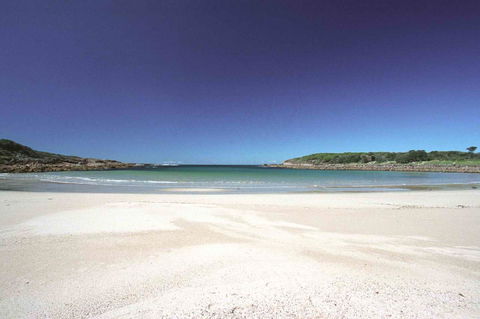 On The Beach Getaway - E Caravan Parks 14