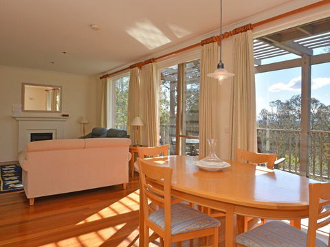 Villa 2br Prosecco Villa Located Within Cypress Lakes Resort - E Caravan Parks 5