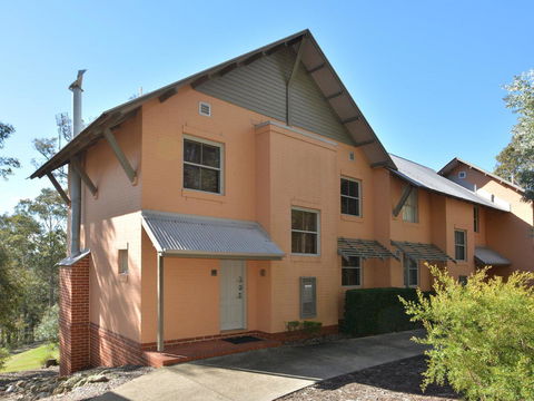 Villa 2br Prosecco Villa Located Within Cypress Lakes Resort - E Caravan Parks 16