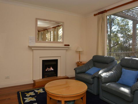 Villa 2br Prosecco Villa Located Within Cypress Lakes Resort - E Caravan Parks 2