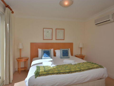 Villa 2br Prosecco Villa Located Within Cypress Lakes Resort - E Caravan Parks 12