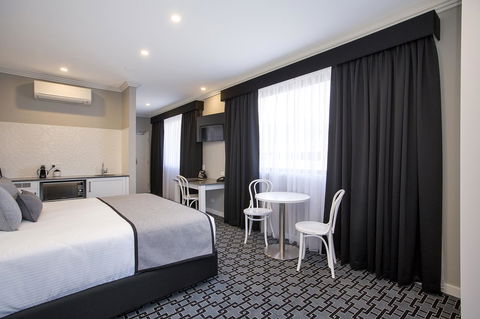 CH Boutique Hotel & Apartments, Ascend Hotel Collection - E Caravan Parks 3