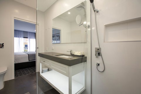CH Boutique Hotel & Apartments, Ascend Hotel Collection - E Caravan Parks 11