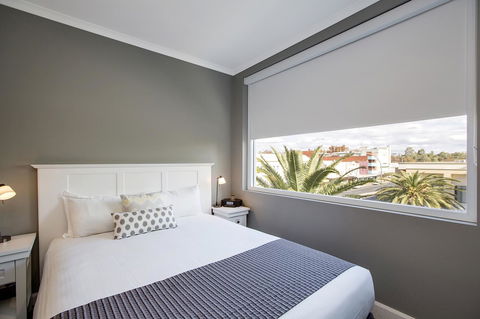 CH Boutique Hotel & Apartments, Ascend Hotel Collection - E Caravan Parks 26