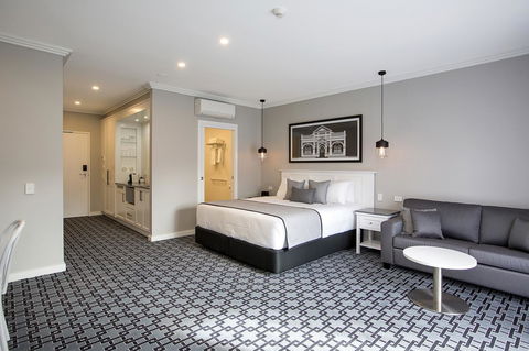 CH Boutique Hotel & Apartments, Ascend Hotel Collection - E Caravan Parks 0