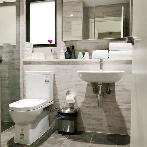 Modern & Cosy 2-Bedroom Apartment Hornsby - E Caravan Parks 12