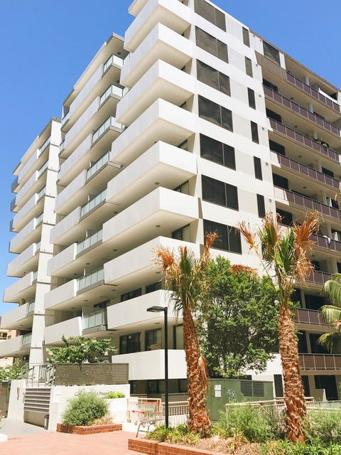 Modern & Cosy 2-Bedroom Apartment Hornsby - E Caravan Parks 1