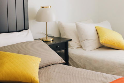 Modern & Cosy 2-Bedroom Apartment Hornsby - E Caravan Parks 0