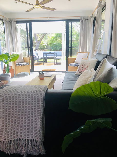 Little Blue Beach House - E Caravan Parks 14