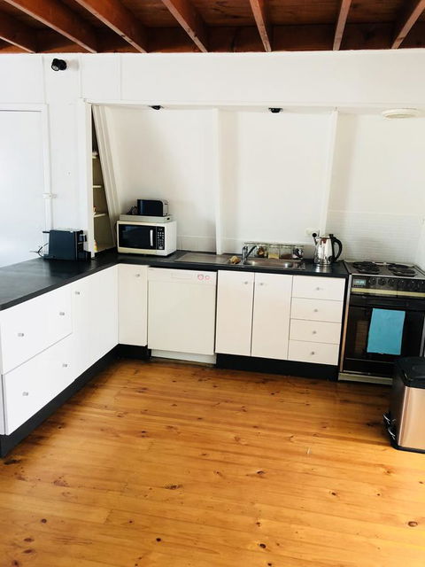 Little Blue Beach House - E Caravan Parks 11