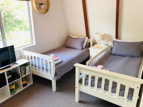 Little Blue Beach House - E Caravan Parks 5