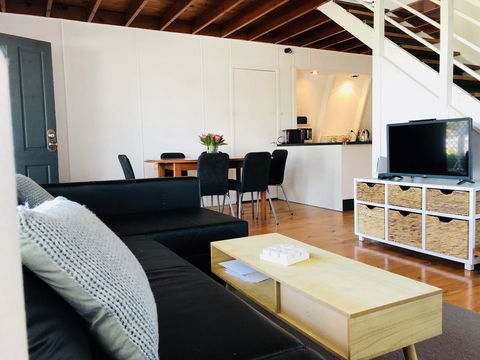 Little Blue Beach House - E Caravan Parks 7