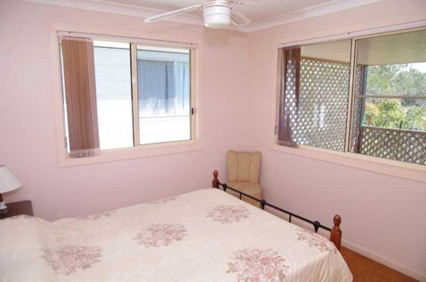 Bellhaven 2, 17 Willow Street - E Caravan Parks 3