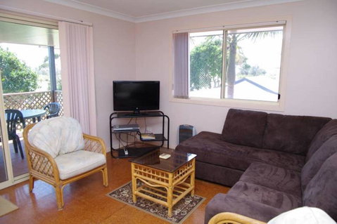 Bellhaven 2, 17 Willow Street - E Caravan Parks 1