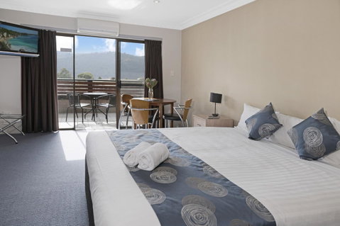 Banjo Paterson Inn - E Caravan Parks 1