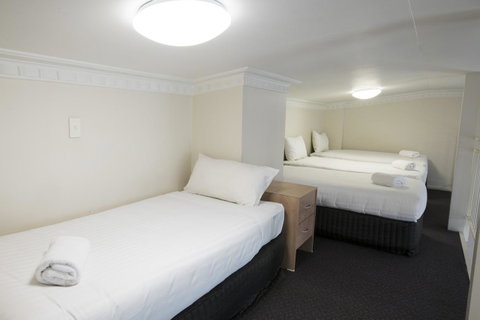 Banjo Paterson Inn - E Caravan Parks 27