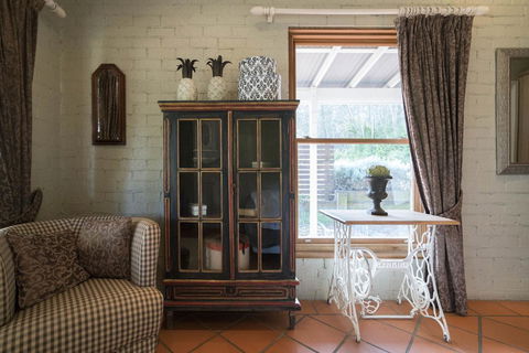 Thistle Hill Guesthouse - Walk To Many Wineries And Restaurants - E Caravan Parks 24