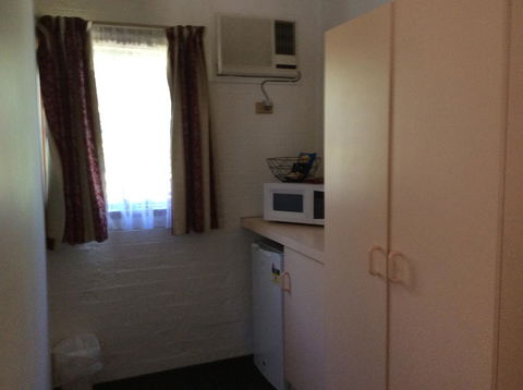 Bega Downs Motor Inn - E Caravan Parks 1