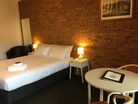 Bega Downs Motor Inn - E Caravan Parks 16