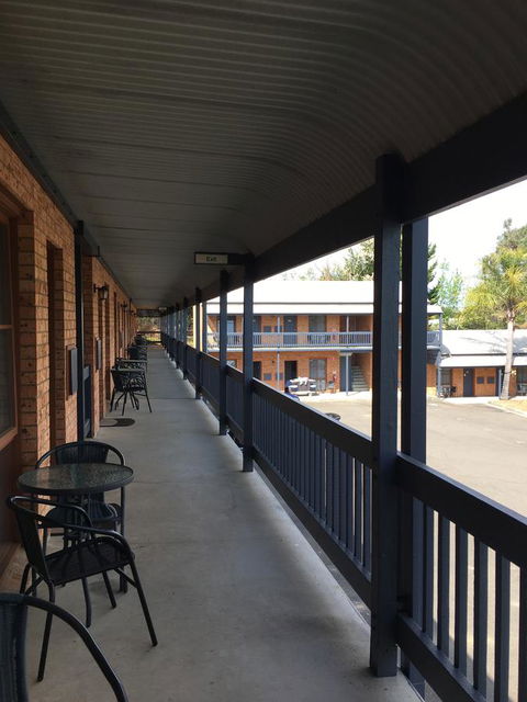 Bega Downs Motor Inn - E Caravan Parks 9