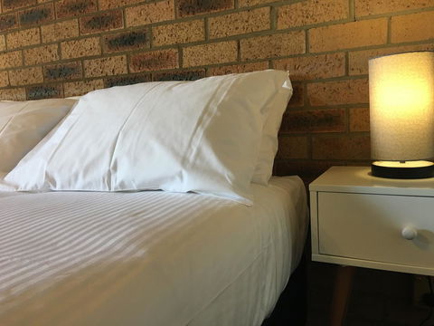 Bega Downs Motor Inn - E Caravan Parks 7