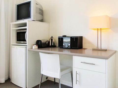 Oaks Nelson Bay Lure Suites - E Caravan Parks 12