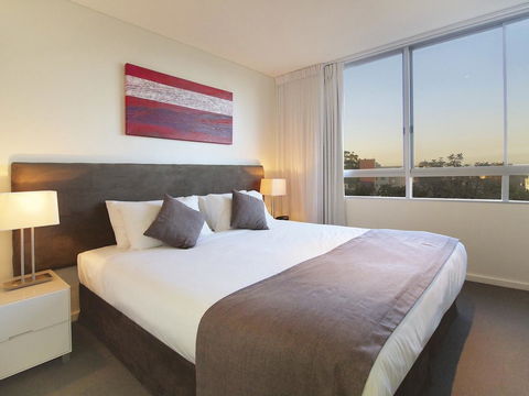 Oaks Nelson Bay Lure Suites - E Caravan Parks 13