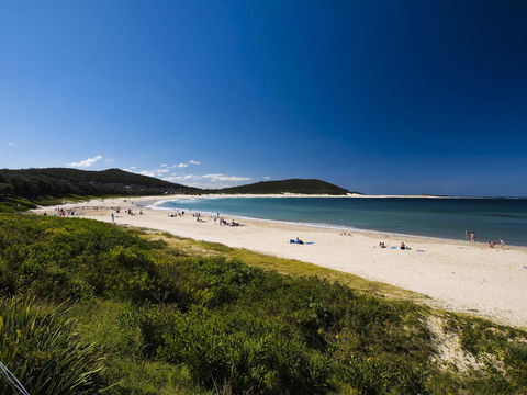 Oaks Nelson Bay Lure Suites - E Caravan Parks 4