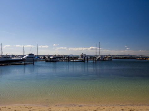 Oaks Nelson Bay Lure Suites - E Caravan Parks 3