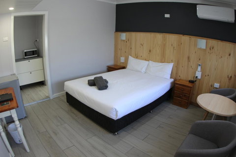 Sleepy Hill Motor Inn - E Caravan Parks 23