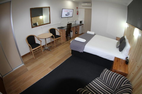 Sleepy Hill Motor Inn - E Caravan Parks 1