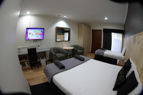 Sleepy Hill Motor Inn - E Caravan Parks 17