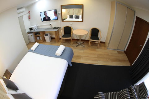 Sleepy Hill Motor Inn - E Caravan Parks 2
