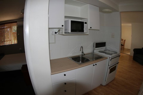 Sleepy Hill Motor Inn - E Caravan Parks 44