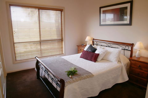 Nightingale Villas - E Caravan Parks 3