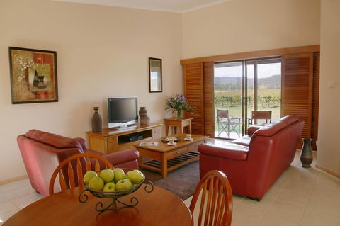 Nightingale Villas - E Caravan Parks 8