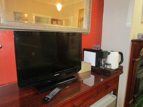 Boot Makers Cottage - E Caravan Parks 4