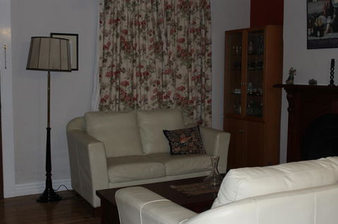 Boot Makers Cottage - E Caravan Parks 10