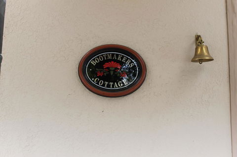 Boot Makers Cottage - E Caravan Parks 0