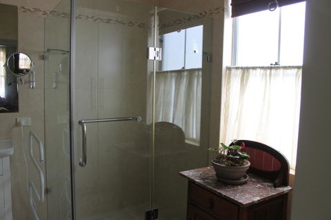 Boot Makers Cottage - E Caravan Parks 16
