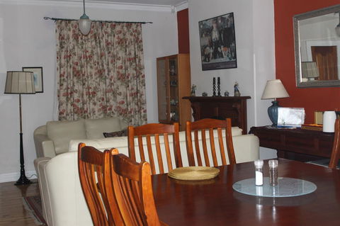 Boot Makers Cottage - E Caravan Parks 5