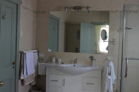 Boot Makers Cottage - E Caravan Parks 15