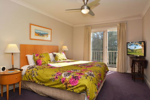 Villa 3br Chianti Villa Located Within Cypress Lakes Resort - E Caravan Parks 8