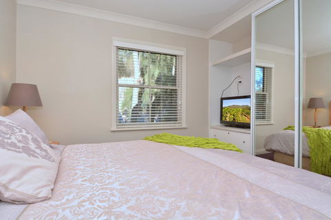 Villa 3br Chianti Villa Located Within Cypress Lakes Resort - E Caravan Parks 14