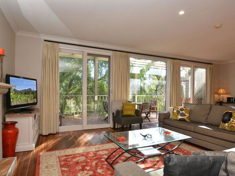 Villa 3br Chianti Villa Located Within Cypress Lakes Resort - E Caravan Parks 19