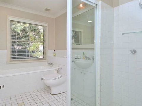 Villa 3br Chianti Villa Located Within Cypress Lakes Resort - E Caravan Parks 10