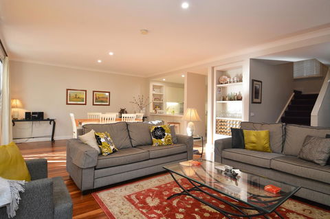Villa 3br Chianti Villa Located Within Cypress Lakes Resort - E Caravan Parks 2