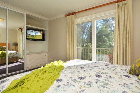 Villa 3br Chianti Villa Located Within Cypress Lakes Resort - E Caravan Parks 12