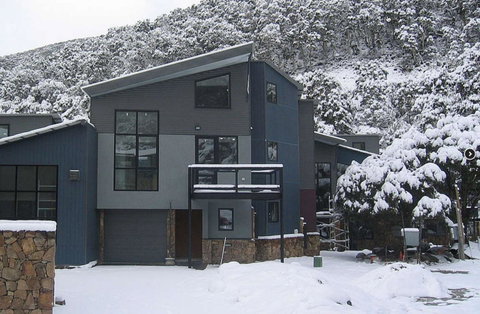 Snowstream 4 - E Caravan Parks 0