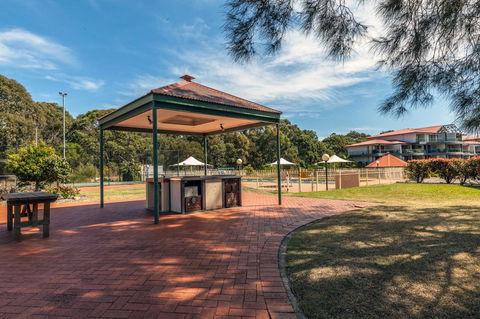 Condo 105 @ Horizons Golf Resort - Salamander Bay NSW - E Caravan Parks 24